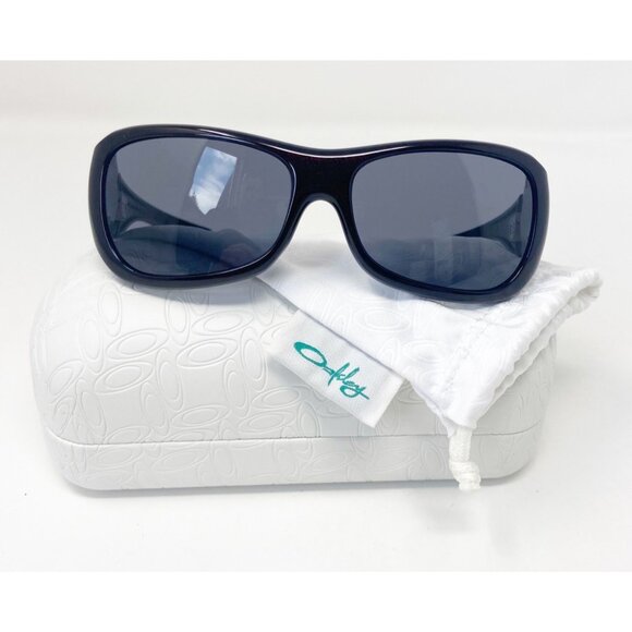 Oakley Flaunt Cinder Red Frame with Grey Lenses NEW in box - Picture 3 of 7